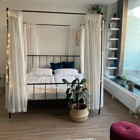 útulný A Moderný Ateliér S Terasou