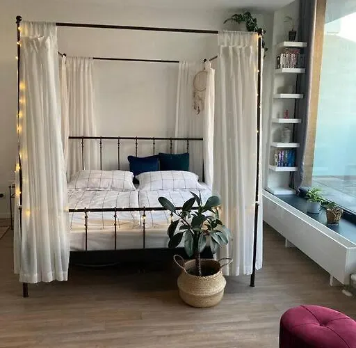útulný A Moderný Ateliér S Terasou