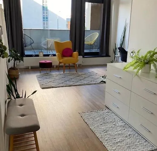 Utulny A Moderny Atelier S Terasou 아파트
