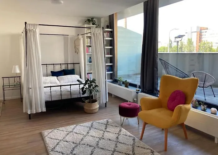 Utulny A Moderny Atelier S Terasou * 브라티슬라바